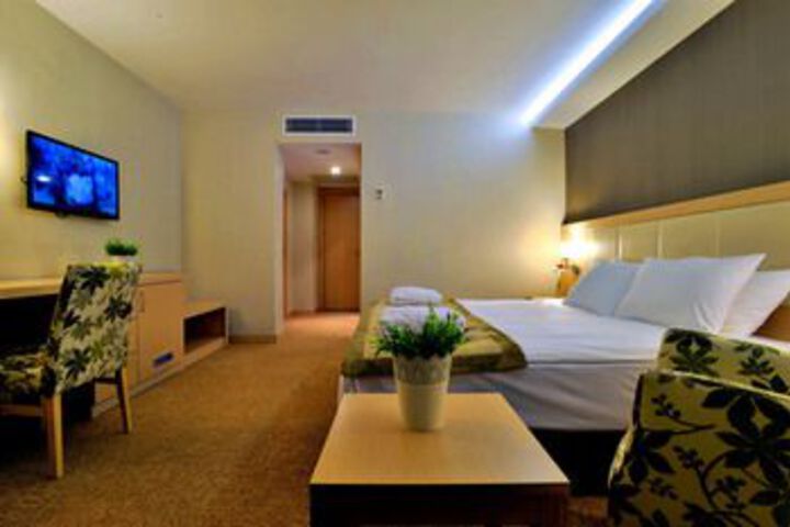 Hotel Suite Photo
