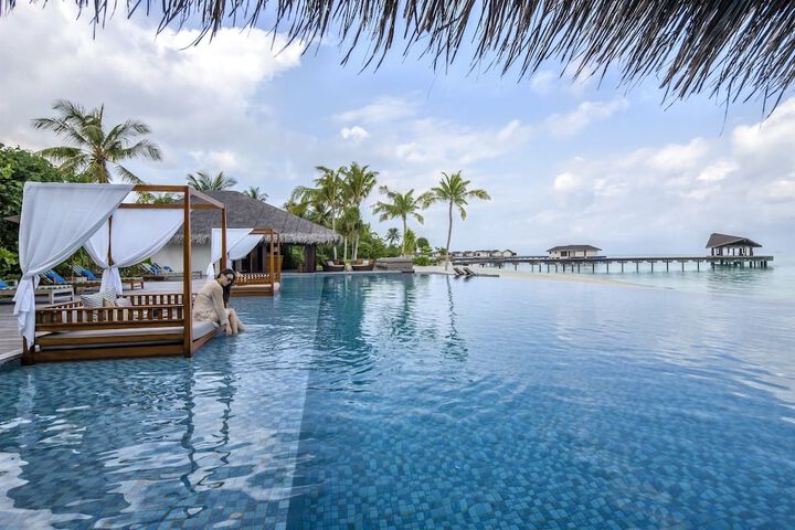 Hotel Pool