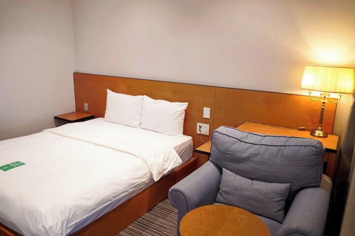 Room 7 of 19