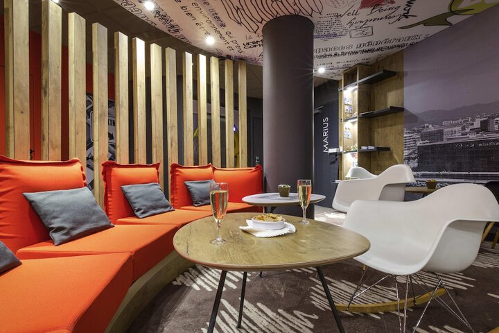 Lounge 59 of 86