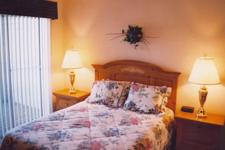 Room 6 of 8