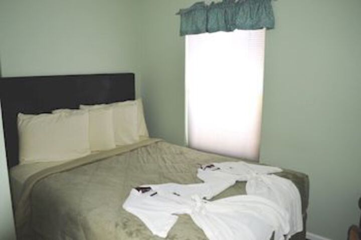 Room 5 of 16