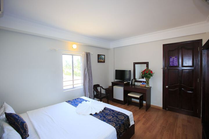 Room 6 of 27