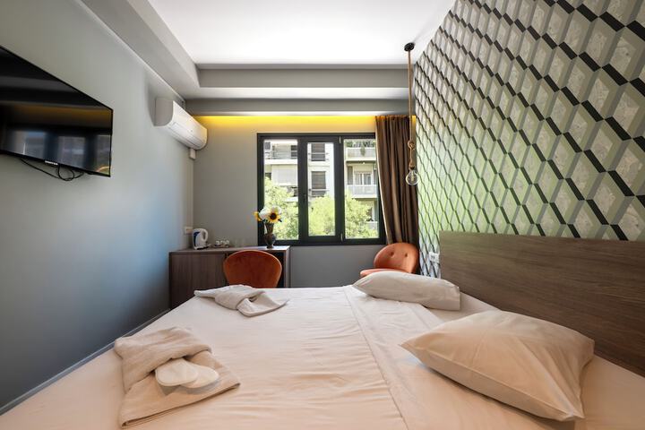 Room 102 of 200