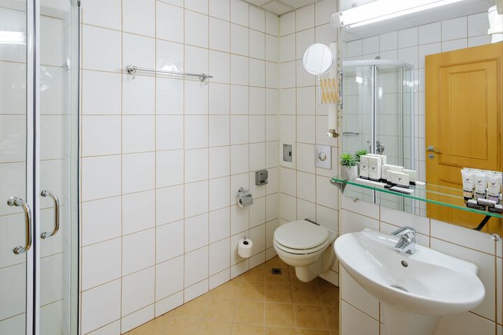 Room 9 of 10