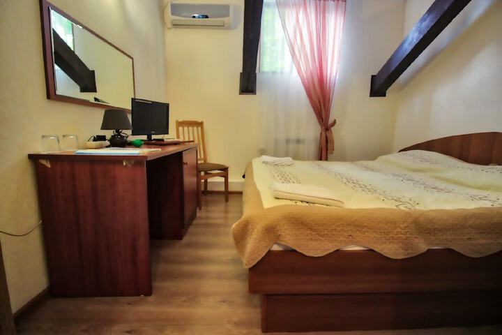 Room 9 of 87