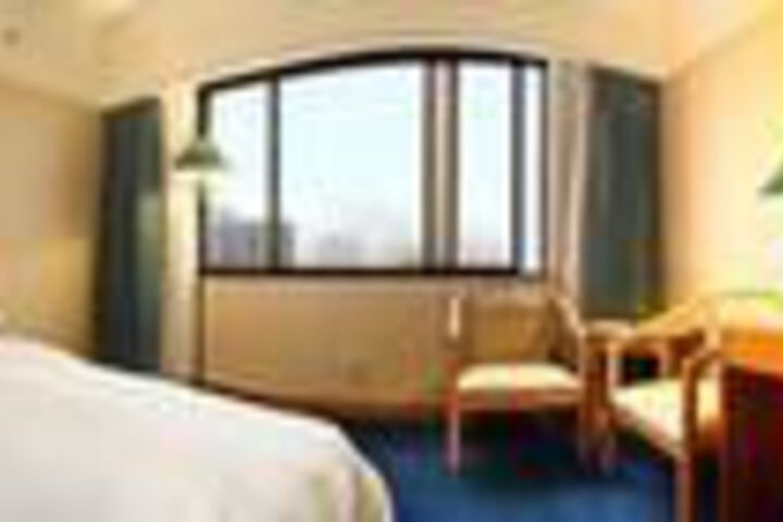 Room 17 of 31
