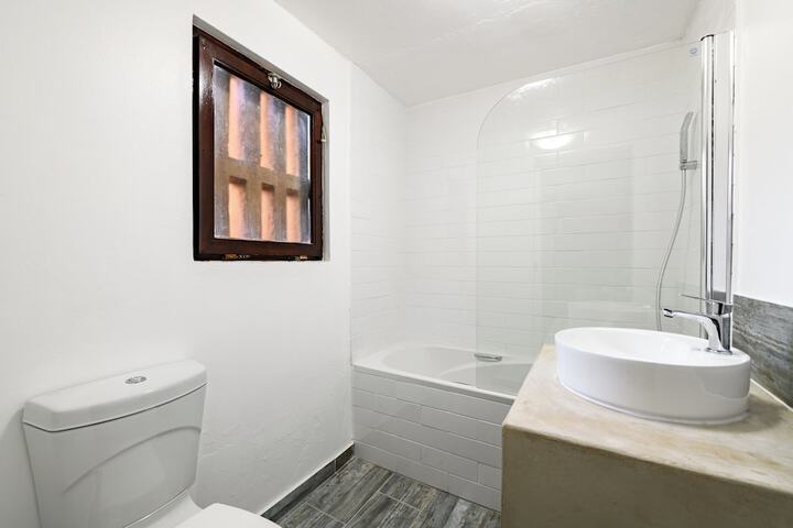 Room 10 of 30