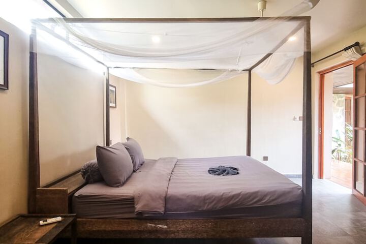 Room 2 of 73