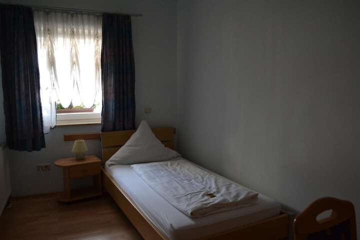 Room 11 of 42