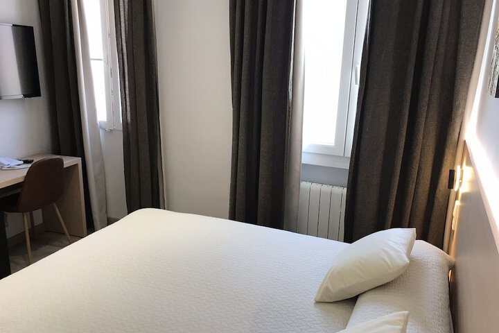 Room 4 of 68