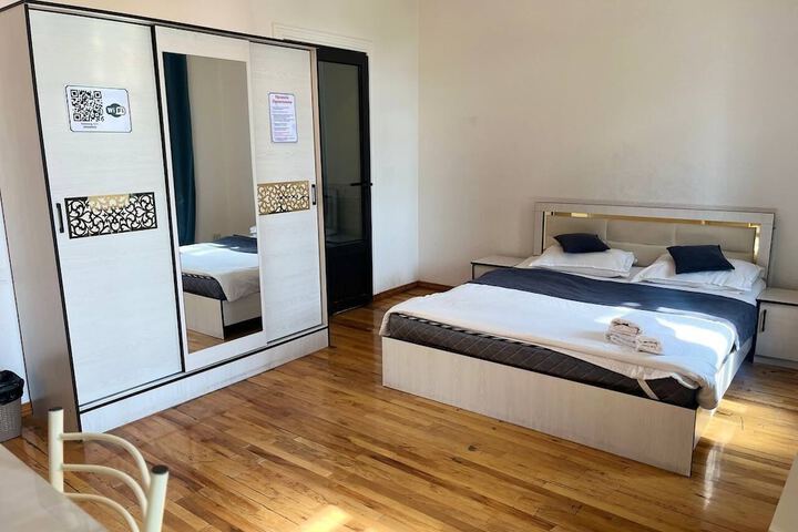 Room 5 of 18