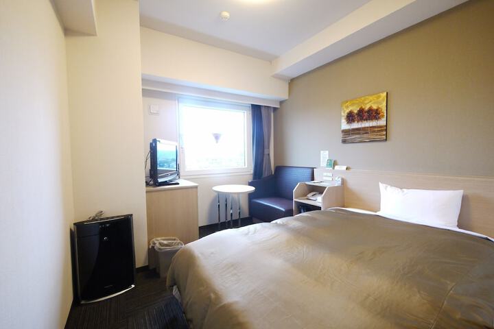 Room 7 of 28