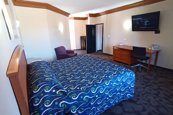 Room 16 of 77