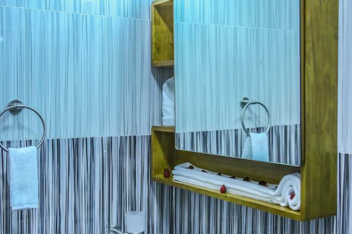 Room 34 of 47