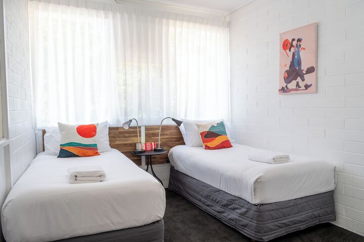 Room 9 of 37