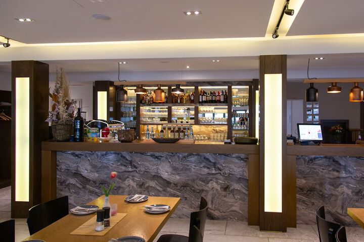 Dining 16 of 23