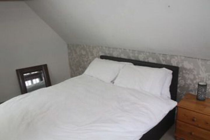 Room 8 of 16