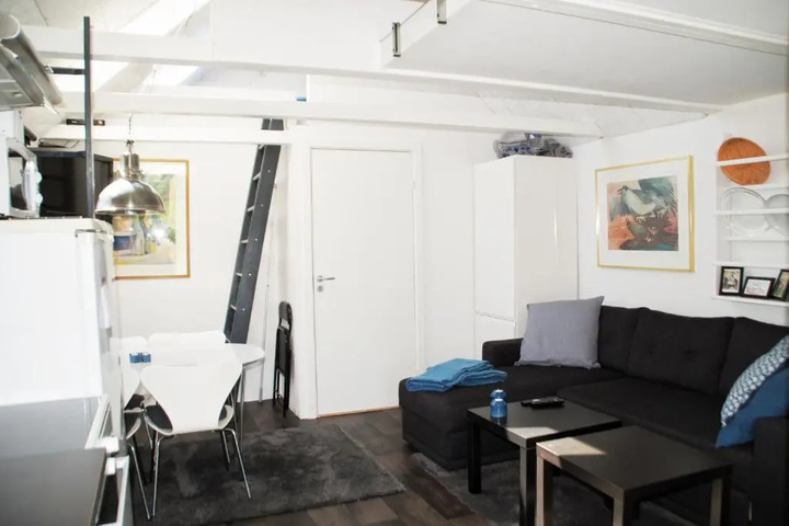 Room 2 of 6