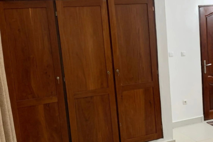 Room 6 of 10