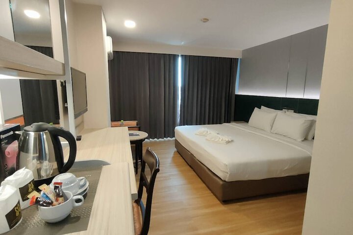 Room 2 of 3
