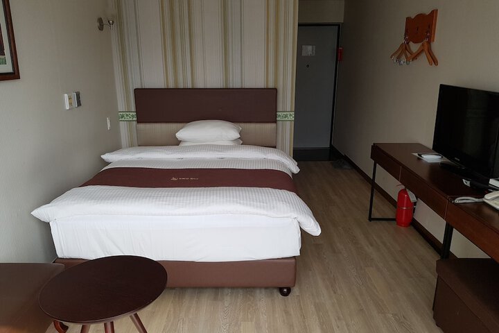 Room 10 of 29