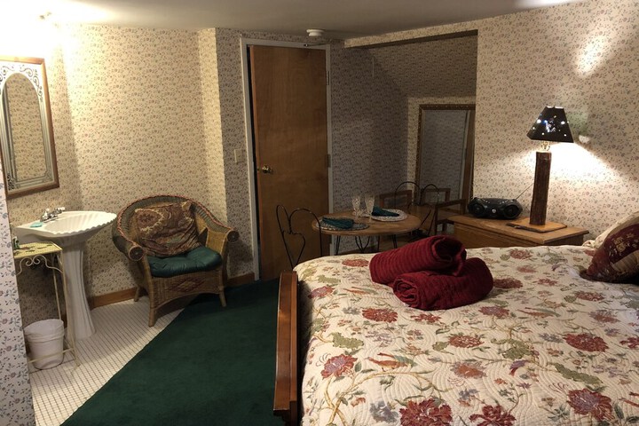 Room 2 of 40