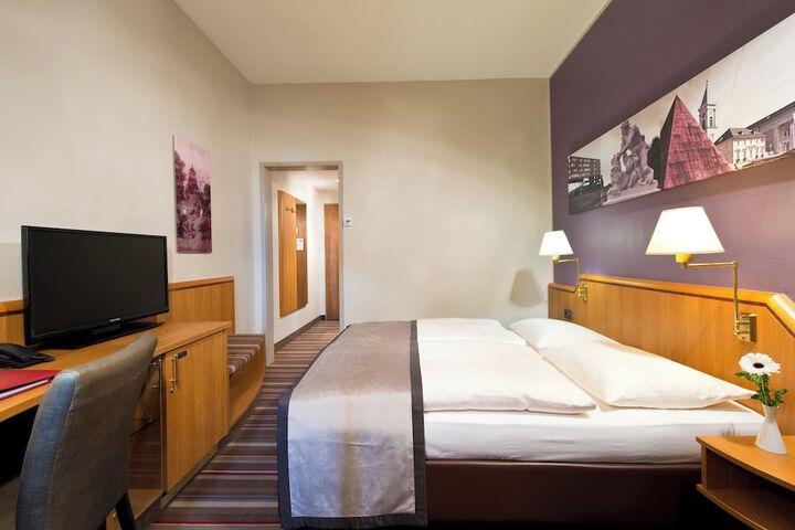 Room 13 of 61