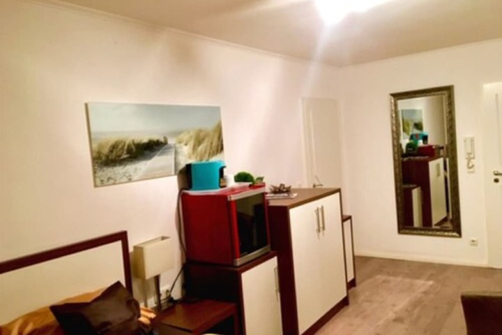 Room 102 of 187