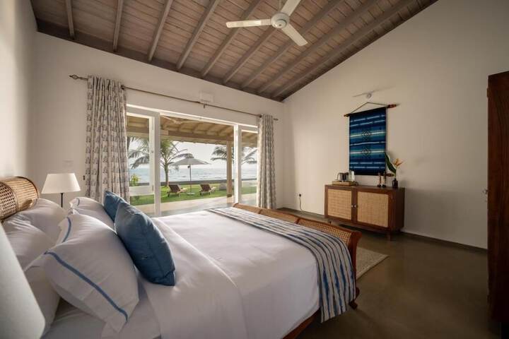 Room 2 of 44