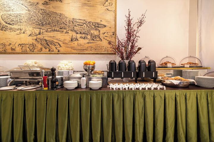 Dining 72 of 100
