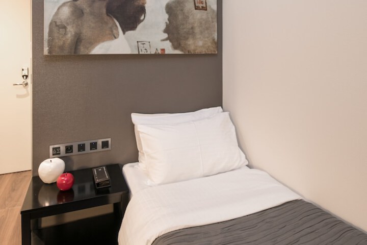 Room 13 of 77