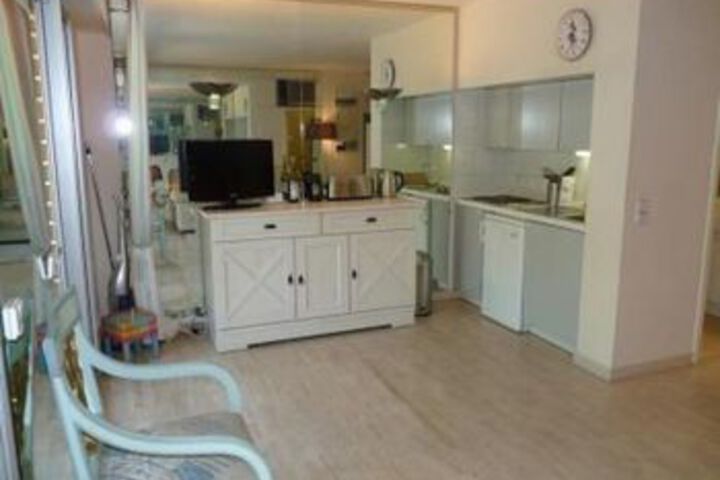 Room 4 of 12