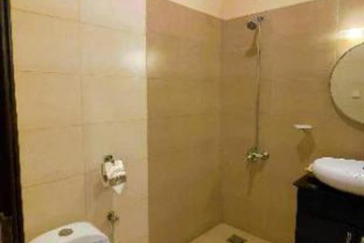 Room 4 of 20