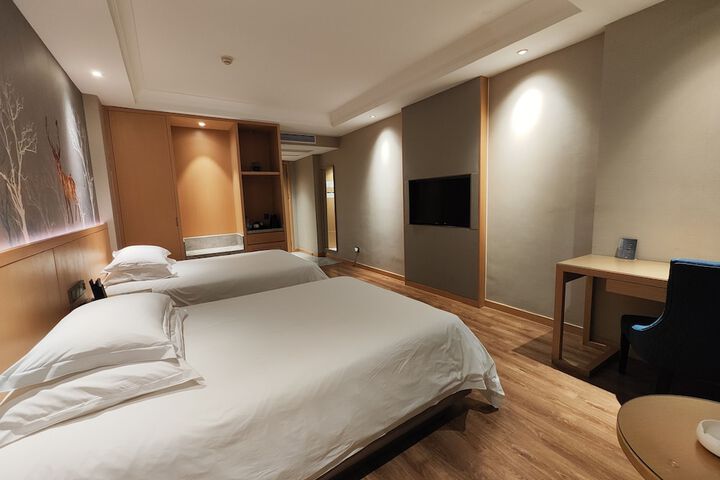 Room 16 of 100