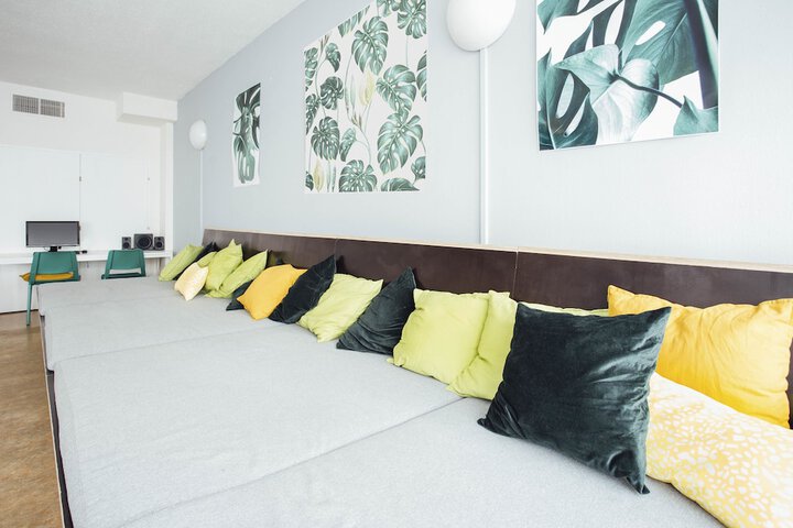 Room 11 of 27