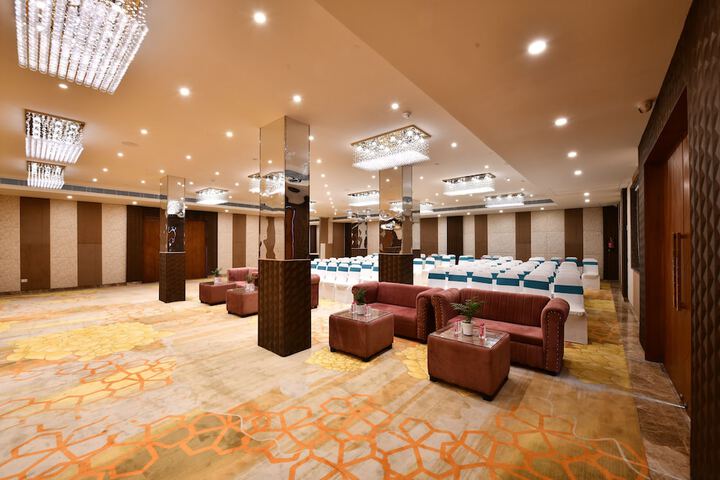 Ballroom/Hall 25 of 33