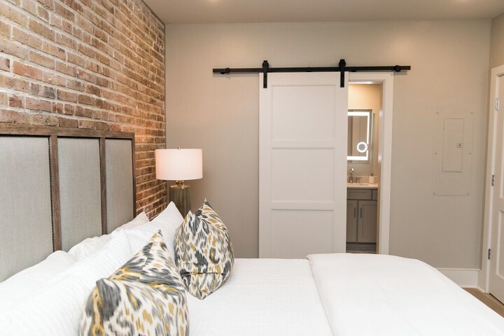 Room 44 of 371