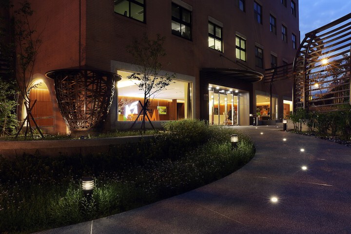Hotel Exterior 55 of 56