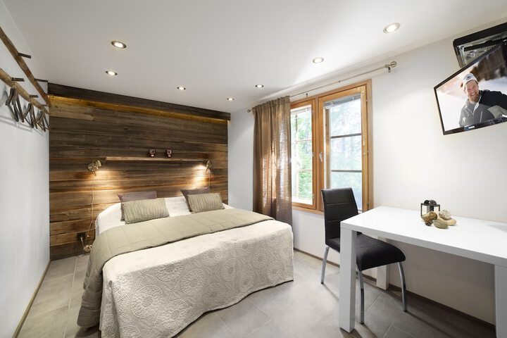 Room 4 of 28