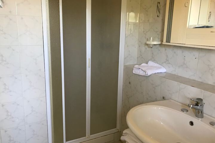 Room 11 of 16