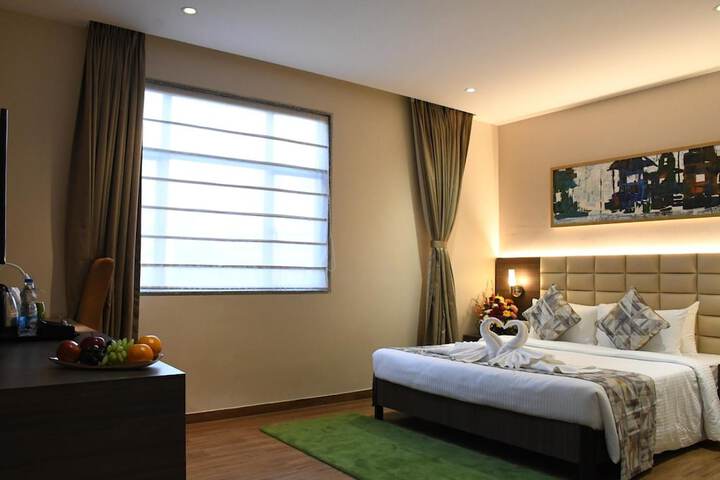 Room 12 of 32