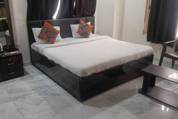 Room 9 of 12