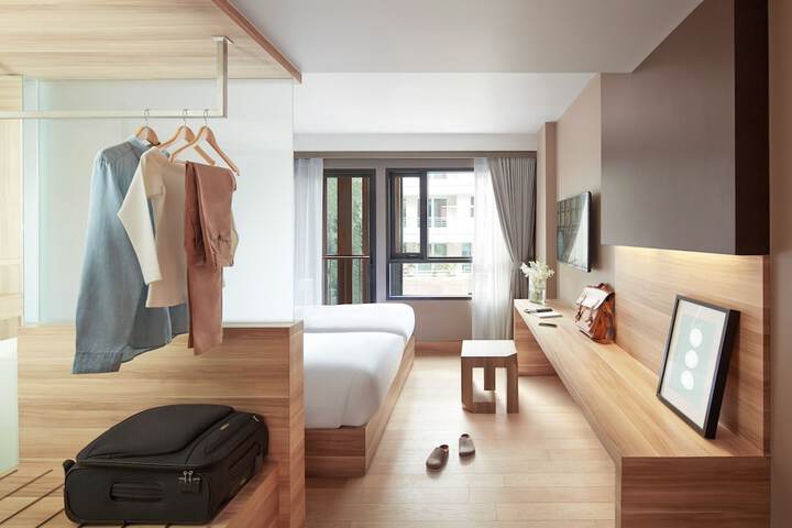 Room 2 of 42