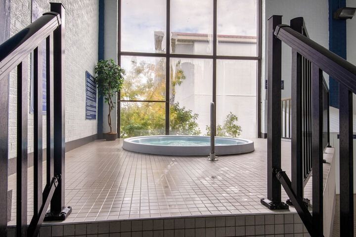 Hotel Pool