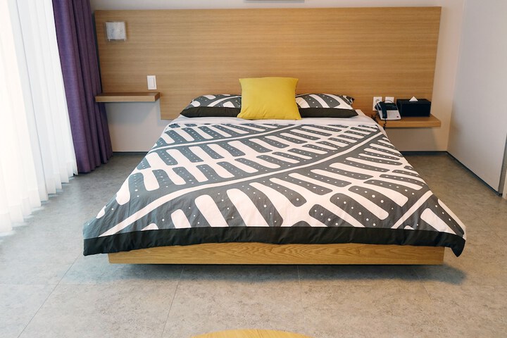 Room 4 of 253