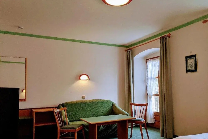 Room 3 of 16