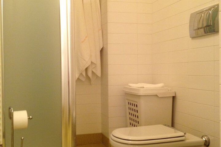 Room 24 of 35