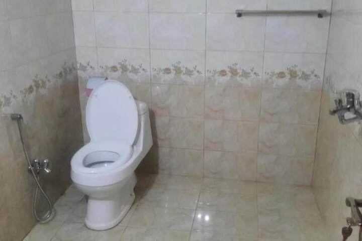 Room 8 of 16
