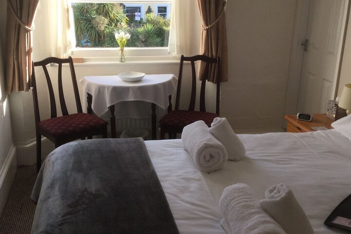 Room 10 of 32